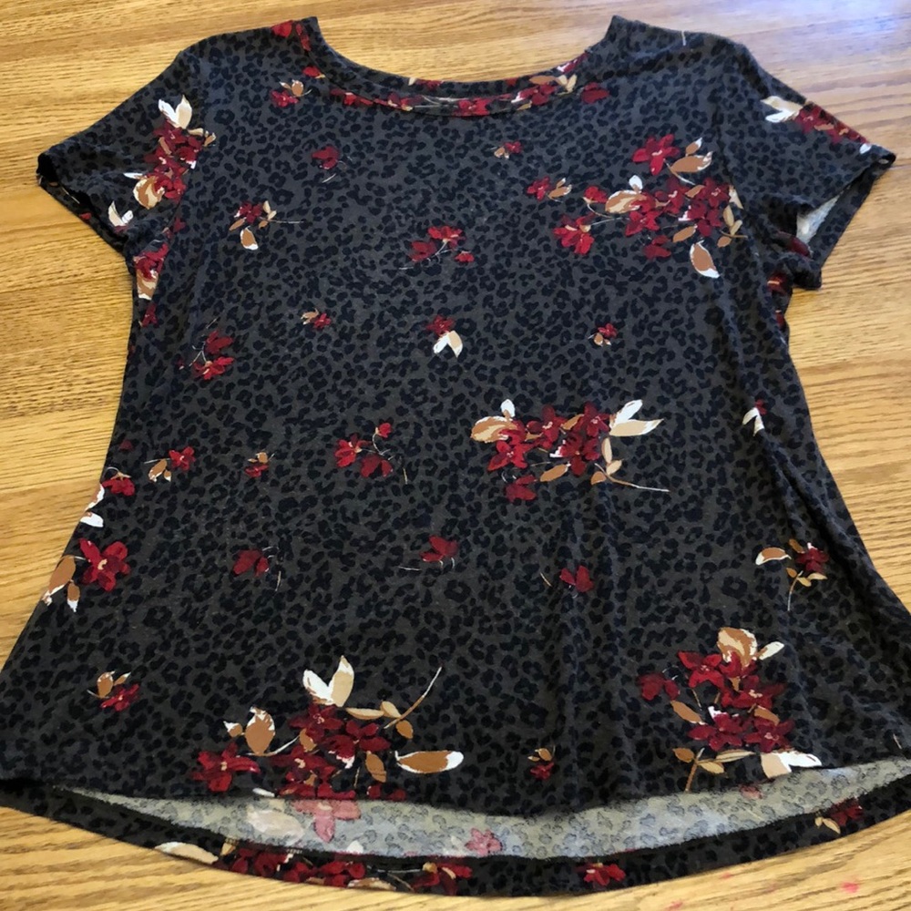 Maurices short sleeve tee size medium
